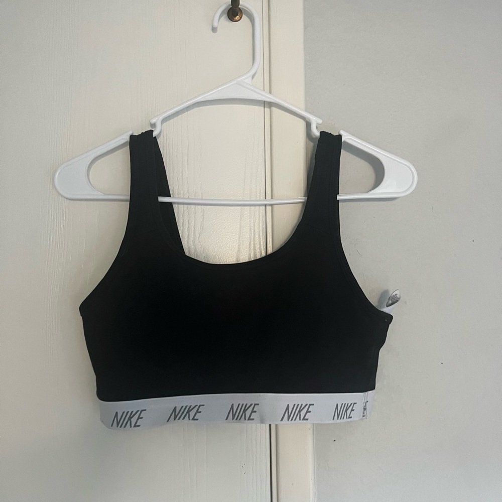 Nike Scoop Neck Sports Bra